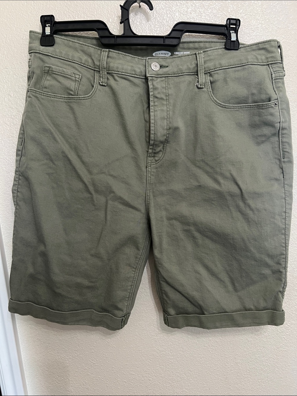 Old Navy Women’s Olive Shorts - Flat Front Cotton Blend
